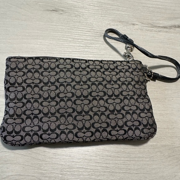 Coach wristlet- authentic - Picture 2 of 7